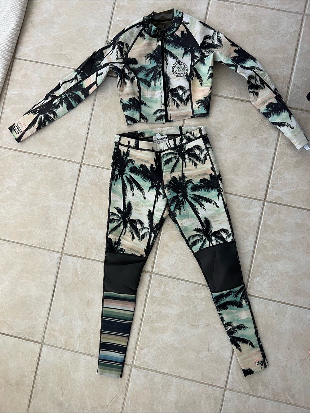 Palm-Print Surf Set Long Sleeve Rash Guard and Leggings - Mint/Black